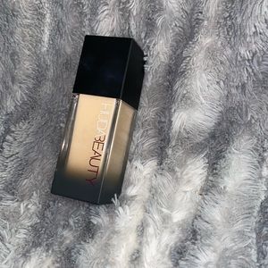 HUDA BEAUTY Faux Filter High Coverage Cream Foundation